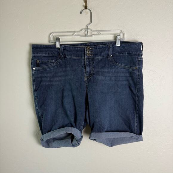 Torrid Denim Jegging Bermuda Shorts 22 10515905 - Picture 2 of 12